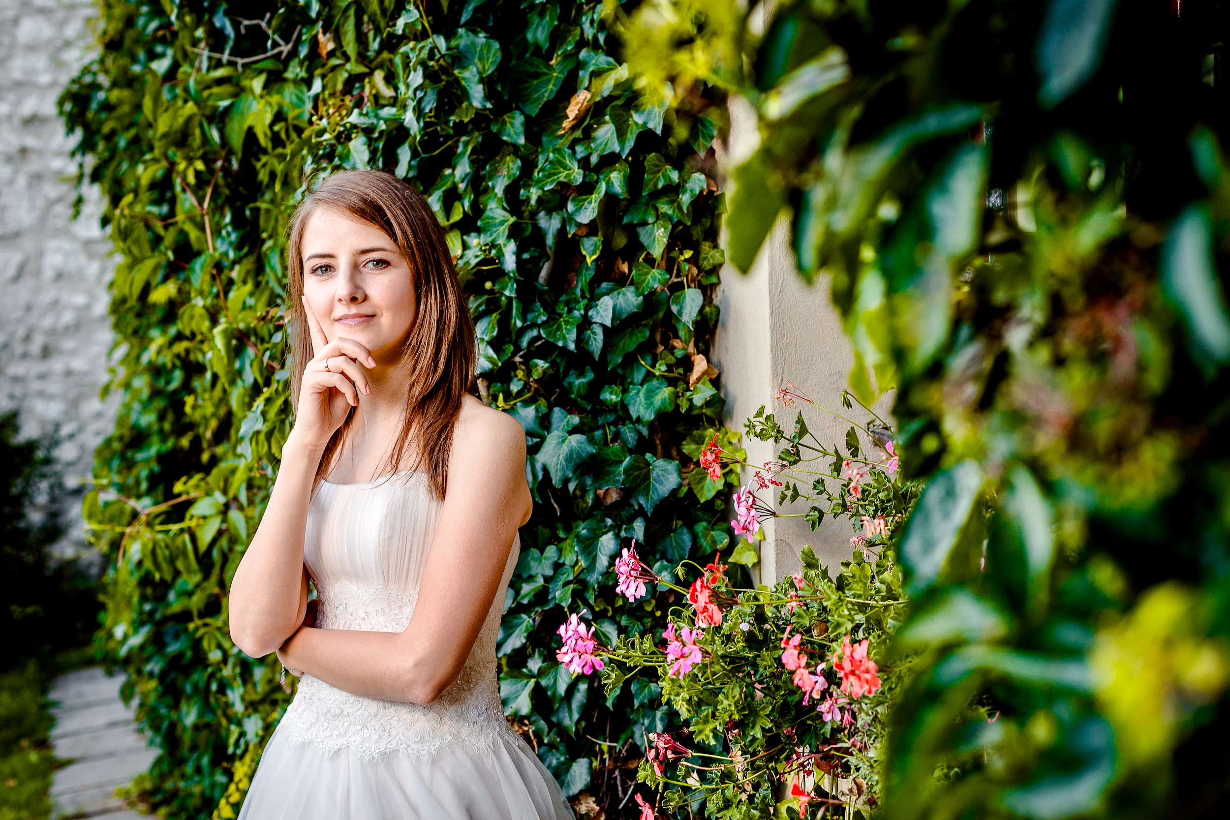 Ojców to idealne miejsce na fotografie ślubną, dużo zieleni i skał wapiennych